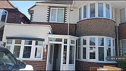 4 Bedroom House In Perry Avenue, Birmingham, B42 (4 Bed) (#997797)