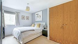 2 Bedroom Flat In St. Georges Grove, London, Sw17