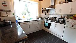 1 Bedroom Flat In Chase Court Gardens, Enfield, En2