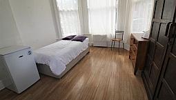 Superb Ground Floor Studio Nr Zone 2 Tube, Buses & Train-10 Mins To Kings Cross. 