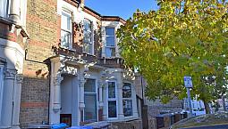 3 Bedroom Flat In Linden Avenue