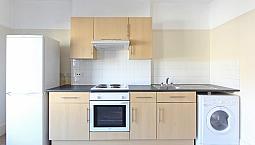 Lovely 1 Bed Flat In Streatham. C-Tax, Water Rates And Regulated Heating Included.
