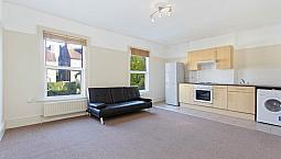 Beautiful 1 Bed Flat In Streatham. C-Tax, Water Rates And Regulated Heating Included.