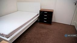 1 Bedroom In Waddon Road, Croydon, Cr0 (#1139611)