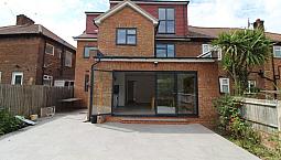 Incredible Brand Newly Refurbished 3 Double Bedroom Garden Flat Near Tube, Train & 24 Hour Buses