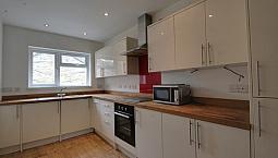 Modern Two Bedroom Flat, Next To Whitechapel Station