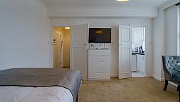 1 Bedroom Flat In Hill Street, London W1J
