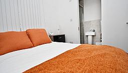 Staffordshire Uni 4 Bed Hmo In Stoke Top Spec Refurb Throughout Net Returns In Excess Of 35% Pa