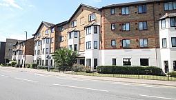 Spacious 2 Double Bed Flat In Perfect Condition. Third Floor With Separate Kitchen And Bathroom.