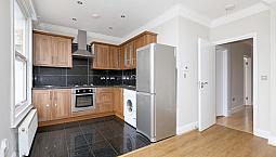 Delightful 2 Double Bed Top Floor Flat Close To Finsbury Park & Holloway Stations