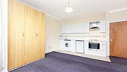 1 Bed Flat In Streatham. C-Tax, Water Rates And Regulated Heating Included. Furnished/Part-Furnished