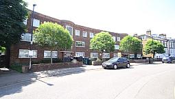 Chain Free! Hane Estate Agents Offer A Bright & Spacious 2 Double Bedroom First Floor Flat