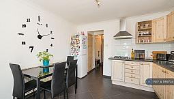 3 Bedroom House In Lacock Close, London, Sw19 (3 Bed) (#1169734)