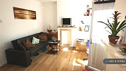 1 Bedroom Flat In Bridlington House, London, Sw11 (1 Bed) (#1117684)