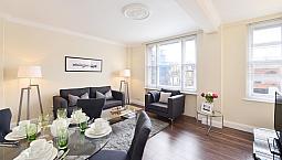2 Bedroom Flat In Hill Street, London W1J