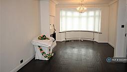 4 Bedroom House In Wensleydale Avenue, Ilford, Ig5 (4 Bed) (#1203319)
