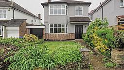 4 Bedroom House In Tolmers Gardens, Potters Bar, En6