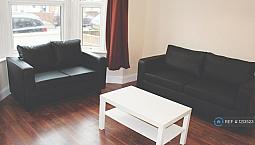 5 Bedroom House In Brightwell Crescent, London, Sw17 (5 Bed) (#1213523)
