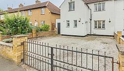 4 Bedroom House In Northcote Avenue, Isleworth, Tw7