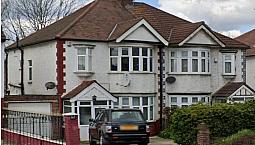 Impressive 4 Bed Rooms Semi Detached House Available To Rent In Hendon Nw4