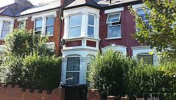 Large Newly Refurbished Top Floor Studio Flat In Crouch End, N8.