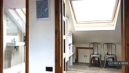1 Bedroom Flat In Woodbank, London, N4 (1 Bed) (#1113706)