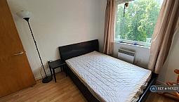 2 Bedroom Flat In Monarch Way, Newbury Park, Ig2 (2 Bed) (#1167027)