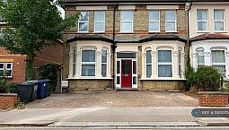 5 Bedroom House In Station Road, London, N3 (5 Bed) (#1150070)