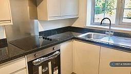 2 Bedroom Flat In Georgian Court, Barnet, En5 (2 Bed) (#1199389)