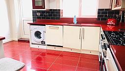 Three Bed House Close To Ilford Lane