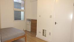 Spacious Double Bedroom In Large Flat - Houseshare Cavendish Rd, Colliers Wood, London Sw19