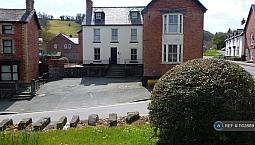 1 Bedroom Flat In Wynnstay Flats, Llanfair Caereinion, Welshpool, Sy21 (1 Bed) (#1102889)