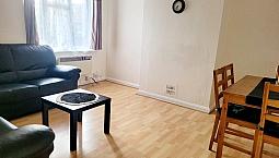 Bright And Spacious 2 Bed Flat!