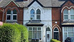 3/5 Bedroom Terraced House Double Glazed Central Heating Front And Back Garden