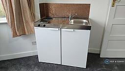 1 Bedroom In Brinkburn Gardens, Edgware , Ha8 (#1129455)