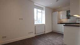 Modern 1 Bed Opposite Turnpike Lane Station.