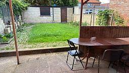 3/4 Bedroom House With Rear Garden And Drive Way  In Kings Bury Near A5 And Kings Bury Station  