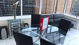  Squeaky Clean Short Term Let Accommodation For Business People From (£25Pppn)