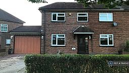 4 Bedroom House In Mays Lane, Barnet, En5 (4 Bed) (#1164042)