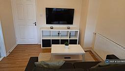 4 Bedroom House In Cranmer Walk, Nottingham, Ng3 (4 Bed) (#1207660)