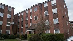 Very Spacious One Bedroom Flat In Barking