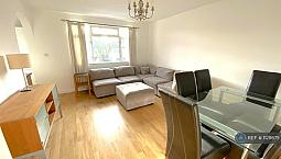 3 Bedroom Flat In West Avenue, London, Nw4 (3 Bed) (#1128675)
