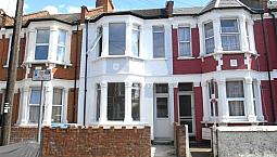 Fantastic Newly Renovated 4 Double Bedroom 2 Bathroom House Near Zone 2/3 Tube & 24 Hour Buses
