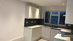 5 Bedroom House In Pencarrow Place, Mk6 2Bj, Mk6 (5 Bed) (#1165743)