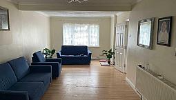 An Immaculate 5 Bedrooms House Is Available To Rent In Ub5 Yeading Lane Northolt 