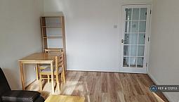 1 Bedroom Flat In Wheat Sheaf Close, London, E14 (1 Bed) (#1212153)