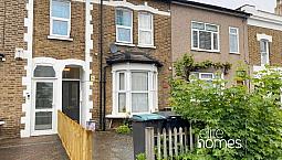 Newly Refurbished Studio Flat With Private Garden In Wood Green, N22.