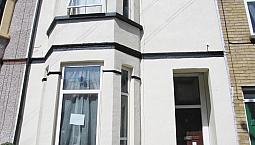 2 Bed Ground Floor Flat With Garden In Newham