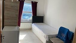 A Bright Specious Double Bedroom In Woodgreen 
