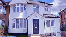4 Bedroom Flat In Ha2 8Jq